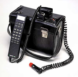 https://blogger.googleusercontent.com/img/b/R29vZ2xl/AVvXsEg3fP5dJ3cx64ZubGjlHSIwOErFYhyphenhyphenFxHge6IAcwxZf3mLth2tHXZrIKcZajCmKn4vJbvoO4oSntI5o6alBOIyxAB5Tv0X-C6Trs6oxla7_c6X8nvaNiW0aF_HKS_PqQ09ZdVL0M9LaV9MZ/s320/1987,+Nokia+introduced+the+world%27s+first+handheld+phone,+the+Mobira+Cityman+900..jpg