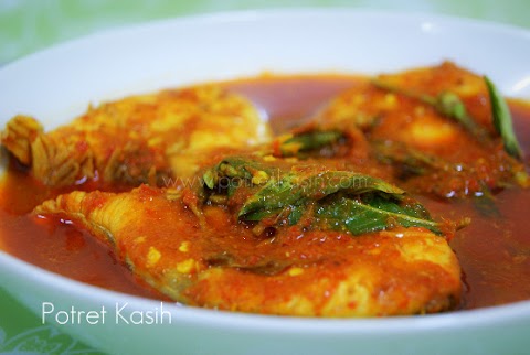 Asam Pedas Ikan Tenggiri ( resepi Bonda + Bonda Mertua )