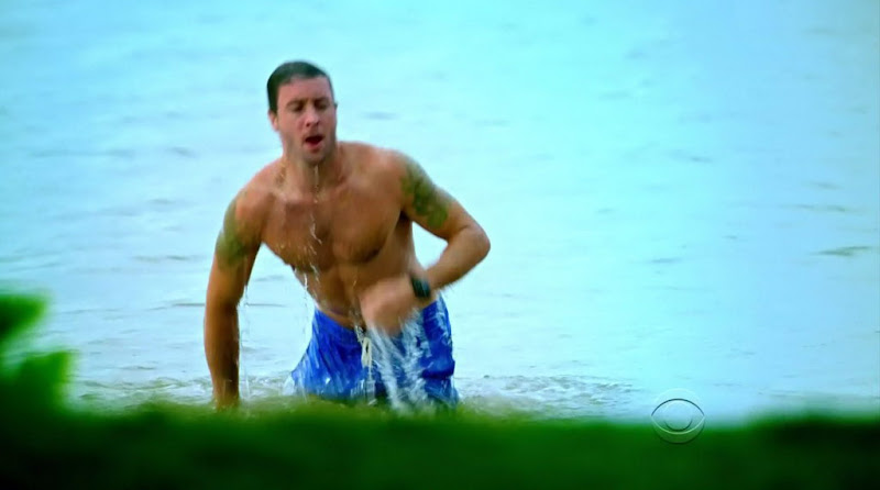 Alex O'Loughlin Shirtless on Hawaii Five-0 s1e02