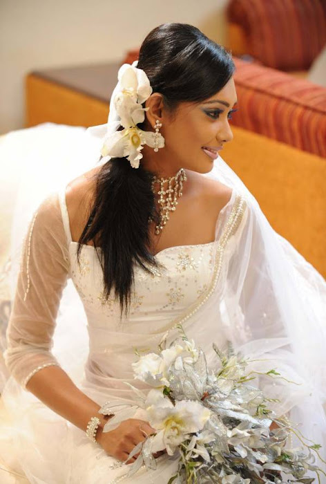 yureni noshika in sri lankan country bridal dress hot images