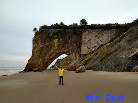 Tempat Menarik di Miri Tusan Cliff Bekenu Beach