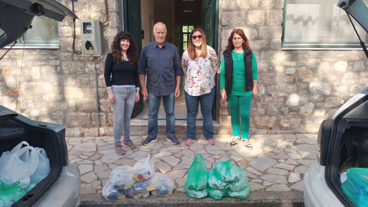 Τρόφιμα και είδη πρώτης ανάγκης σε άπορες οικογένειες διένειμε ο Δήμος Οιχαλίας