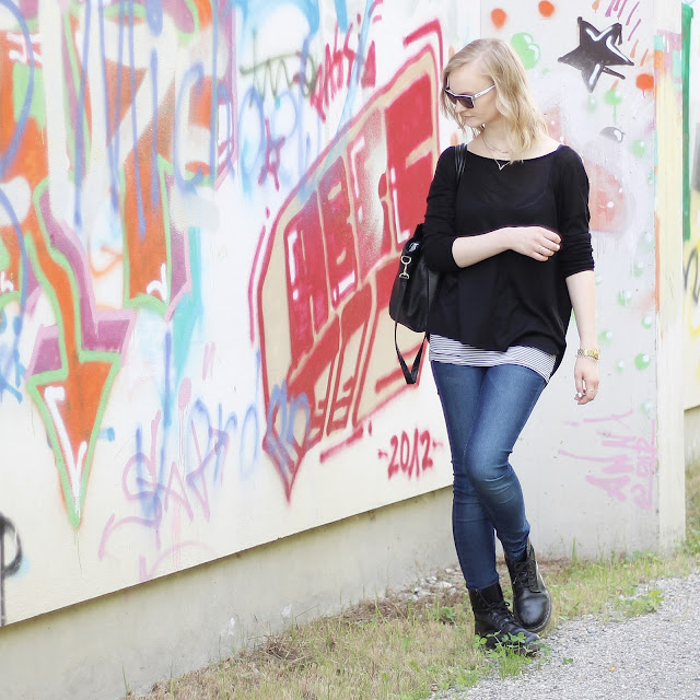 dark blue skinny jeans