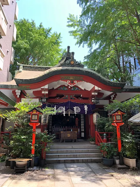 三崎稲荷神社の社殿