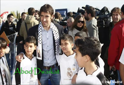 Raul bersama anak-anak Palestina