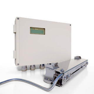 Ultrasonic flowmeter for low flow rates and compressed air