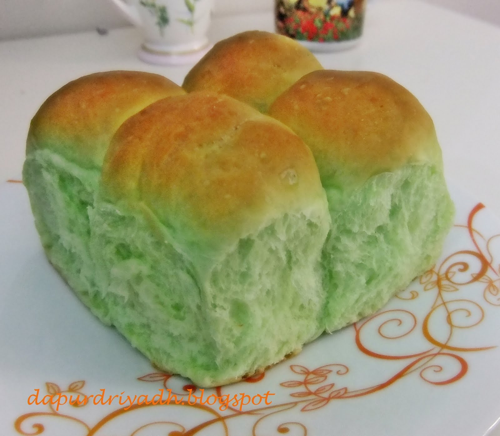 Dapur di Riyadh: BUN PANDAN (Onigiri MyResipi)