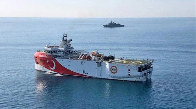 Συνοδεία πολεμικών πλοίων πλέει το Oruc Reis