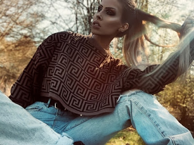 cropped jumper, cropped, brown jumper, black jumper, spring fashion, patterned crop, luxegal, coronavirus, self care, self isolation, coronavirus, lockdown outfit