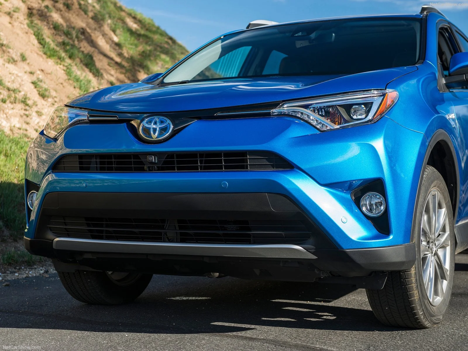 Hình ảnh xe ô tô Toyota RAV4 Hybrid 2016 & nội ngoại thất