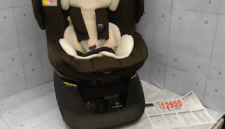 中古品　チャイルドシート　０～４歳　１２９００円