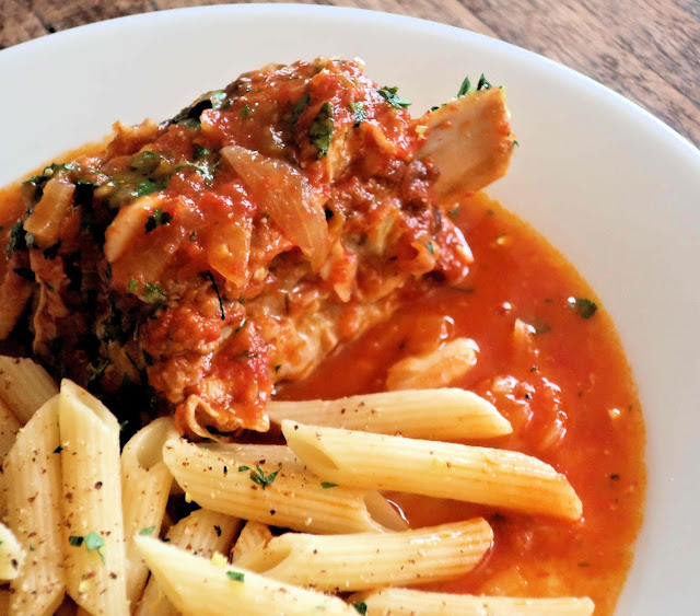 penne, sauté de veau, tomate