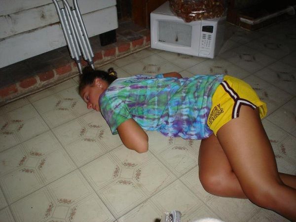 Passed Out Drunk Girls Pictures22