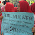 Barisan Emak-emak Militan Demo KPU Minta Jokowi Mundur Sebagai Presiden