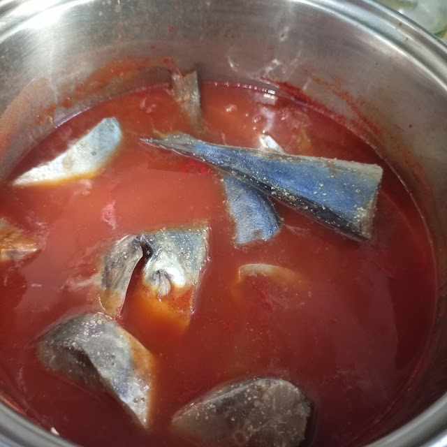 Boiled Tomato Stew & Fish | Cameroonian Recipe