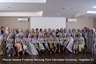 jasa foto wisuda, foto wisuda prodi kebidanan karawang poltekkes bandung, bandung fotografi, jasa foto bandung, fotografer bandung