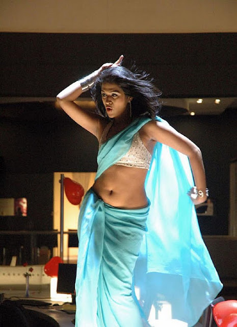 Actress Shraddha Das Unseen Navel Show in Blue Saree