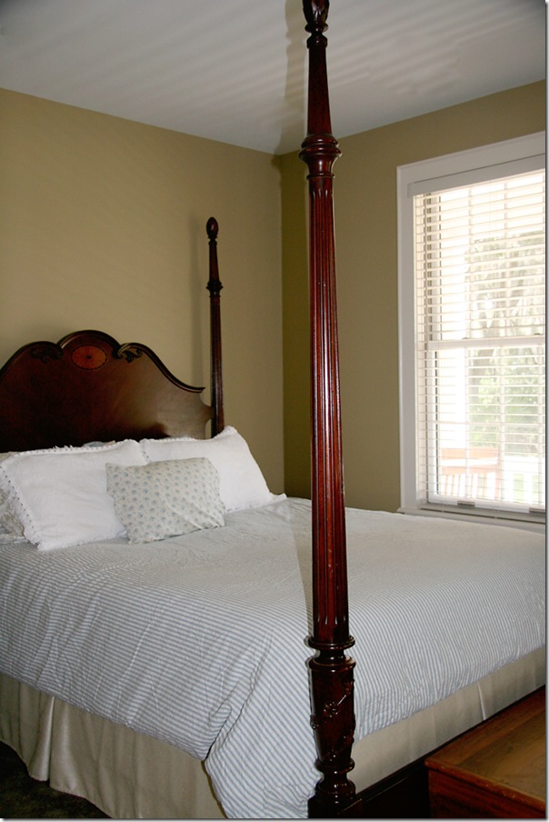 Simple Bed linens blue white old welcome