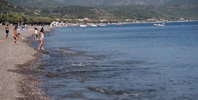 Η Μαγική Παραλία των Βατερών με τα πεντακάθαρα κρυστάλλινα νερά - Πόλος Έλξης για χιλιάδες Τουρίστες και ντόπιους (ΒΙΝΤΕΟ)