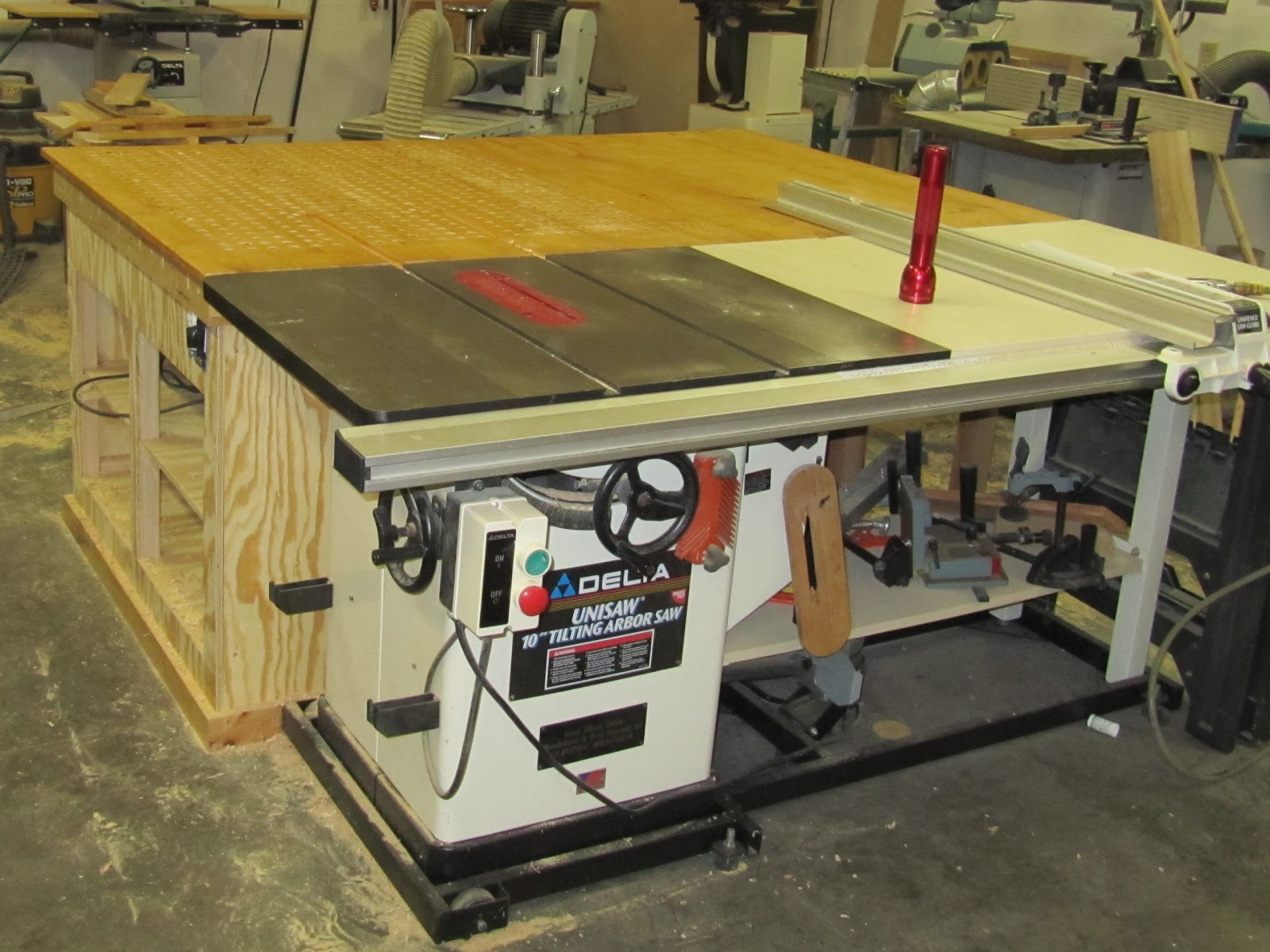 Nick: Fine woodworking outfeed table