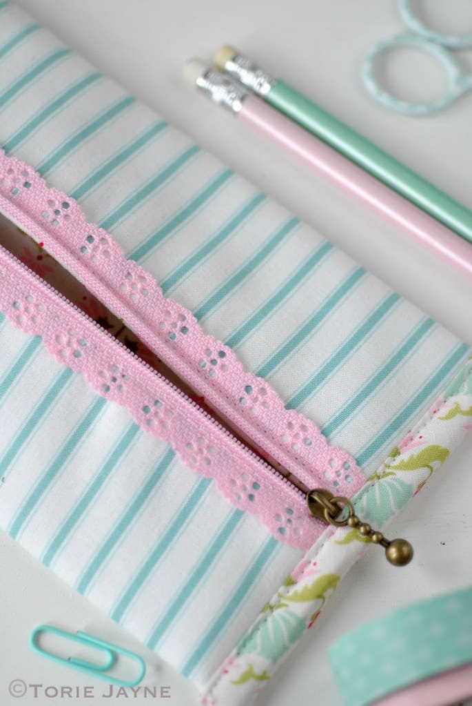 Pretty Lace Zip Pencil Case Tutorial