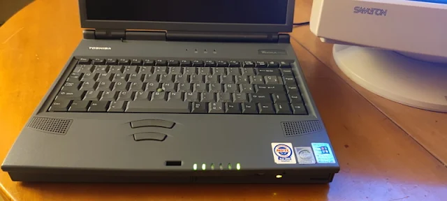 toshiba vintage computer laptop windows xp mini os