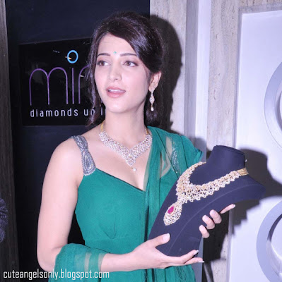 Shruti_Hassan_At_Malabar_Gold_Shop_Opening