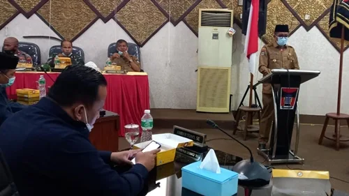 Rapat Paripurna DPRD Kota Padang, Wako Sampaikan Rancangan KUA-PPAS APBD TA 2022