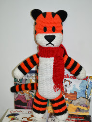 http://www.miahandcrafter.com/atelier/hobbes-plush-pattern/