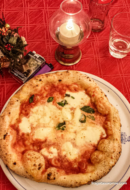Pizza margherita da Pizzeria Brandi em Nápoles