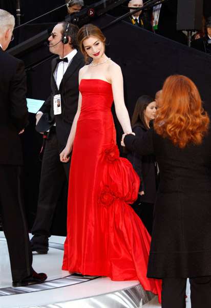 anne hathaway oscars dance. anne hathaway oscars dance.