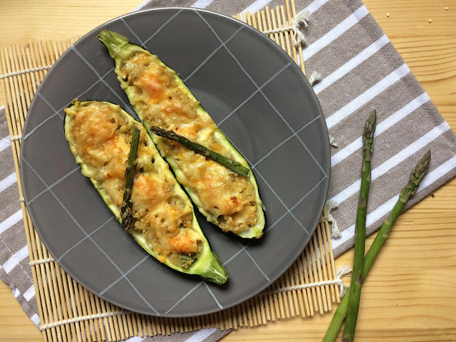 calabacines rellenos de quinoa con espárragos y gambas receta