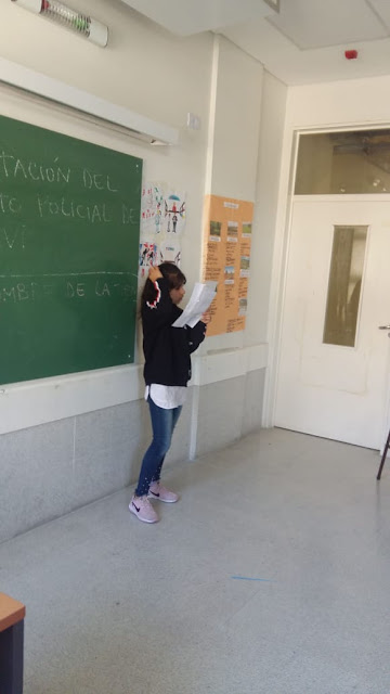 imagen de los alumnos trabajando con las tablets