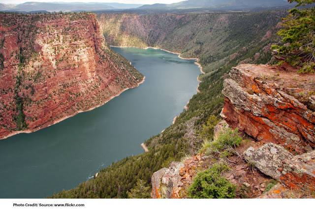 the calm waters of the Green River against the red rocks of Flaming Gorge