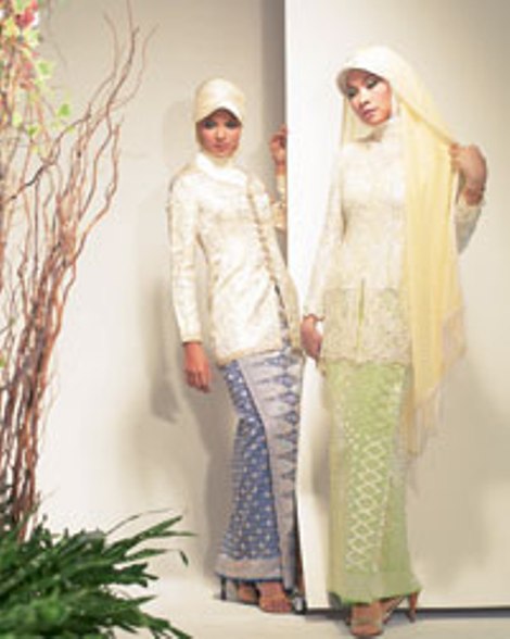 contoh desain model kebaya muslim modern terbaru wanita 