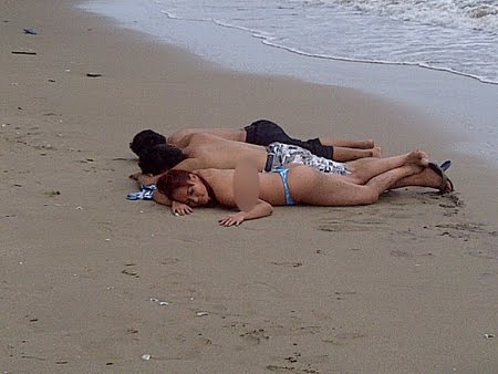Berita Foto Bugil Topless Jenny Cortez di Pantai