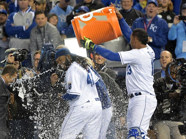 http://www.usatoday.com/story/sports/mlb/2015/10/28/royals-mets-world-series-game-2-kansas-city-johnny-cueto/74777744/