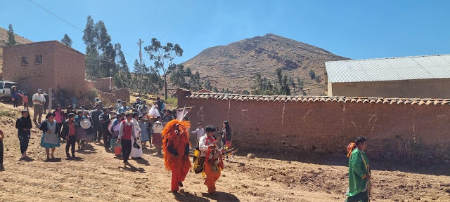 Fest der Jungfrau Maria in der Gemeinde Sorocoto Bolivien