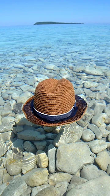 Hat Floating on Water Free hd Image