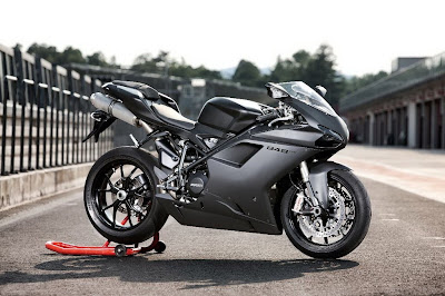 2011 Triumph Daytona 675 SE Photos