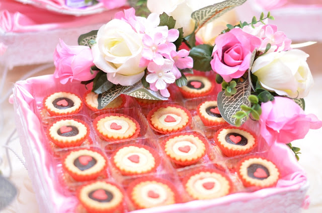 Wawa Syaida: Hantaran Pertunangan For / From Him ~ PINK + RED