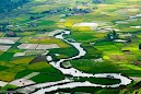 Tại sao các con sông đều uốn khúc mà không chảy theo một đường thẳng?
