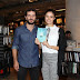 Grávida, Sophie Charlotte e Daniel de Oliveira vão a lançamento de livro