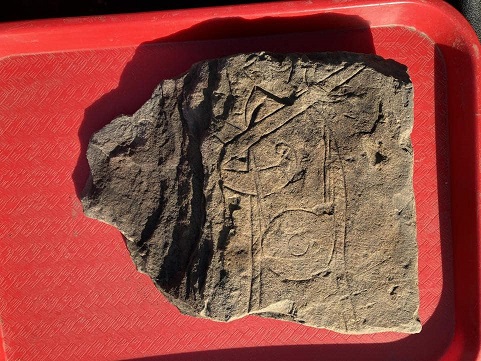 Le "Guerrier Govan": découverte d'une pierre gravée du Moyen Age dans un vieux cimetière en Ecosse
