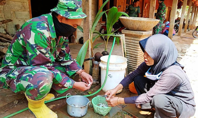 Jangan DIkira Satgas TMMD Tidak Bisa Bantu Masak