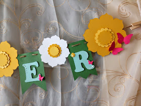 MidnightCrafting.com Easter Cross Banner Spring Daffodil Flower Floral Framelits