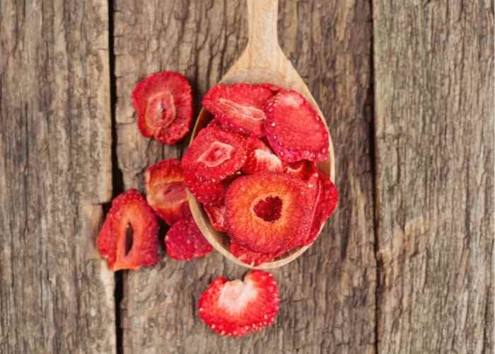 Bevis George Bernard Tilbageholdenhed How to Make Dried Strawberries (Oven, Air Fryer, Dehydrator) - Homesteading  in Ohio