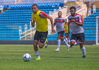 Elenco coral realiza treino no Estádio Presidente Vargas