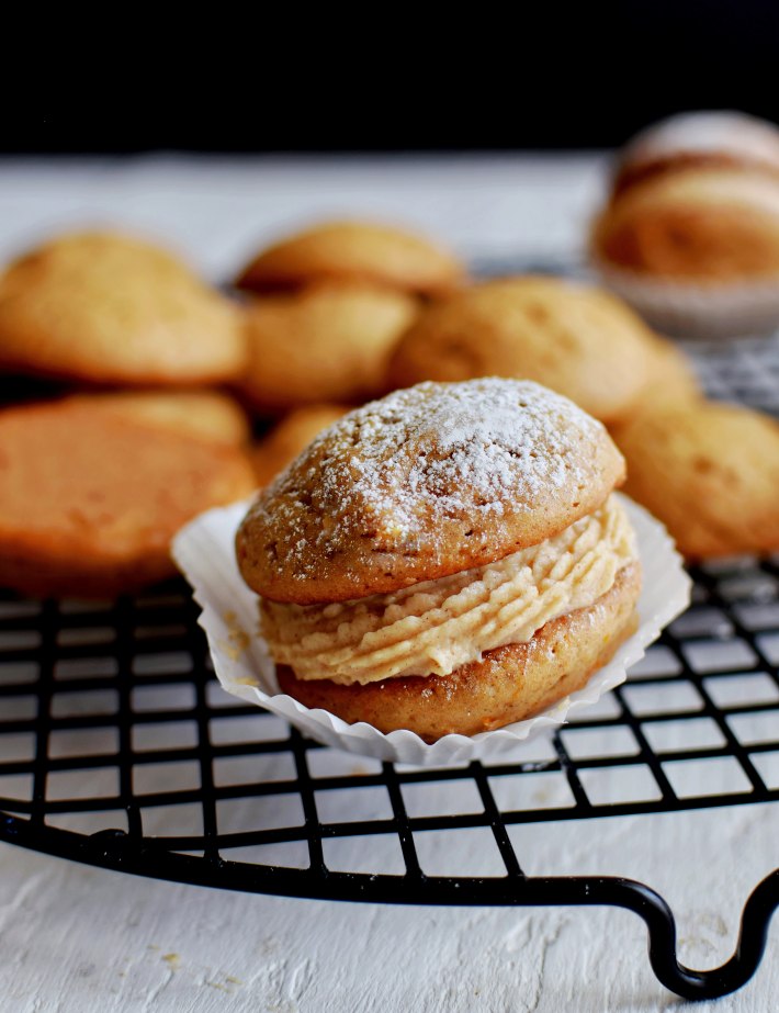 Whoopie pies de calabaza con relleno de queso crema