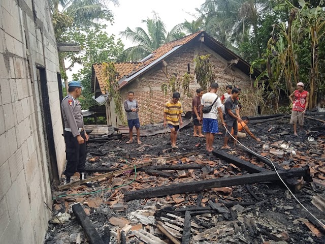 Rumah Warga Rowokele Ludes Terbakar saat Ditinggal Mencari Pakan Kambing